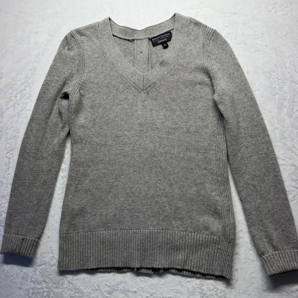 Banana Republic Merino Wool Cashmere Sweater S Light Gray V Neck Button Back